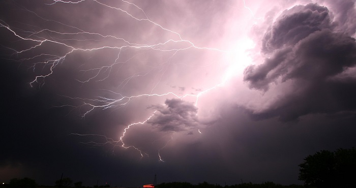 Hoe te handelen bij (naderend) onweer?